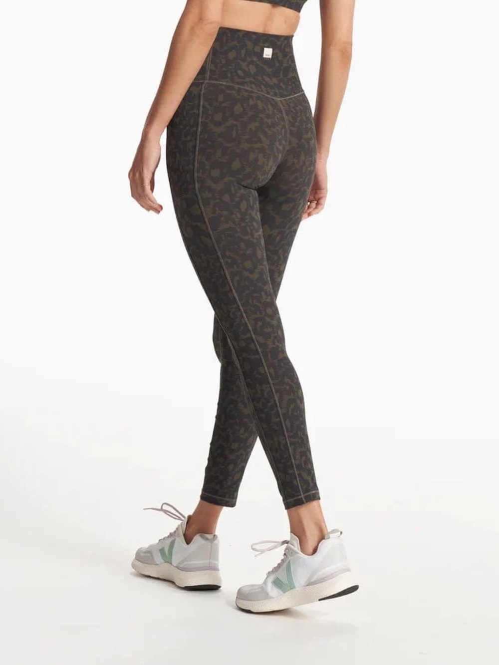 Vuori- Studio Pocket Leggings in Cheetah/Leopard Print- Size Large